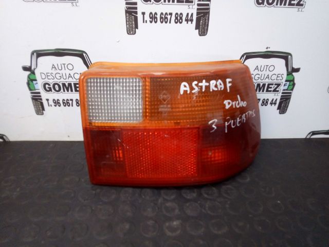 Lanterna traseira direita 90510613 OPEL