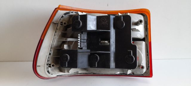 Lanterna traseira direita 90510613 OPEL