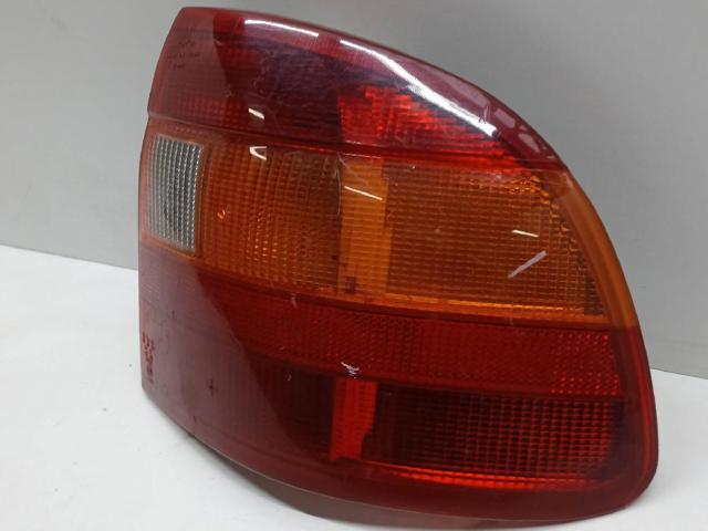 Lanterna traseira direita 90510618 OPEL