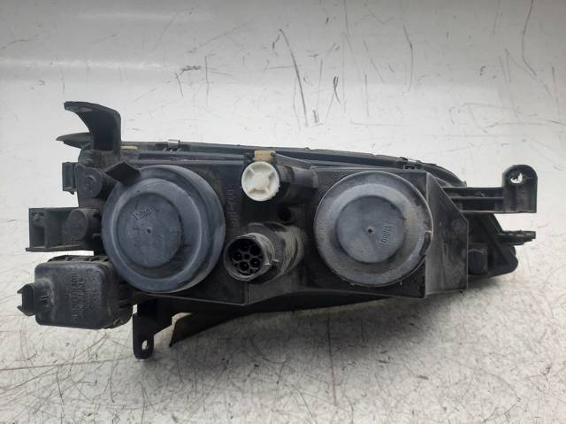 Luz esquerda 90512318 OPEL