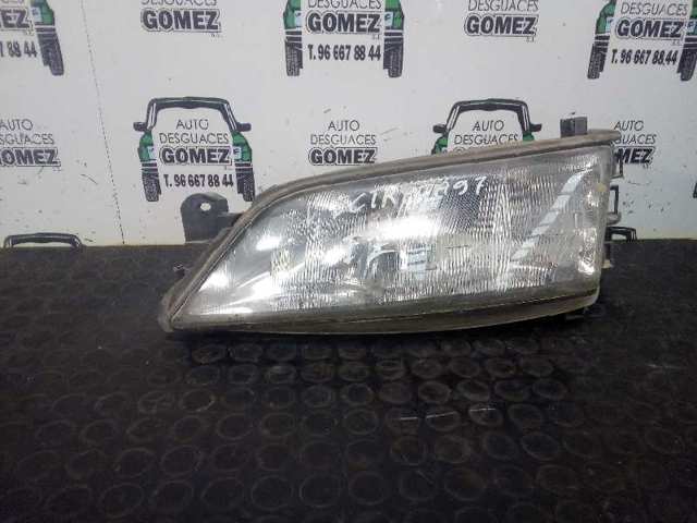 Luz esquerda 90512318 OPEL