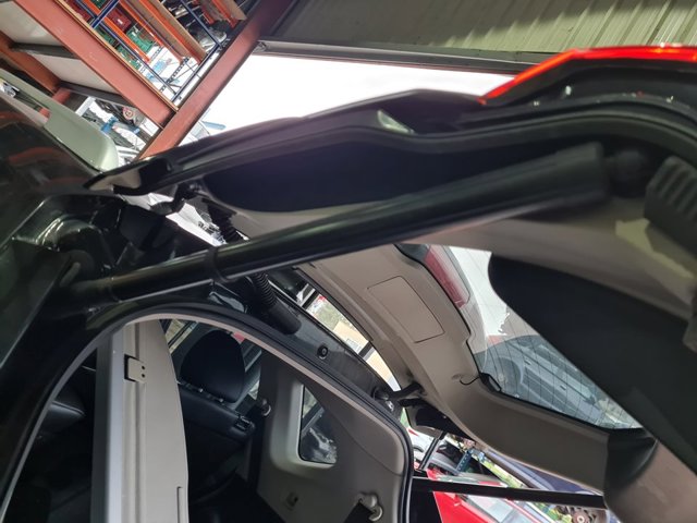 Amortecedor de tampa de porta-malas (de 3ª/5ª porta traseira) 905614BA4A NISSAN