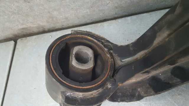 Braço oscilante inferior esquerdo de suspensão dianteira 90576788 OPEL
