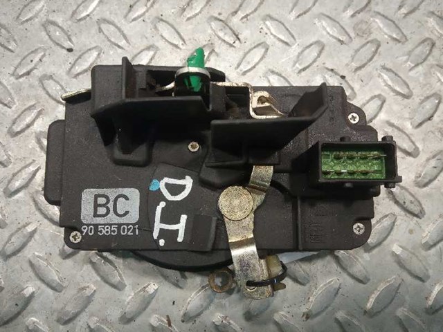 Fecho da porta dianteira esquerda 90585021 OPEL