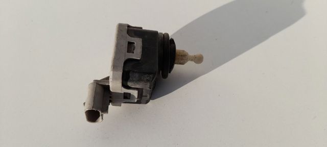 Corretor da luz 90590665 OPEL