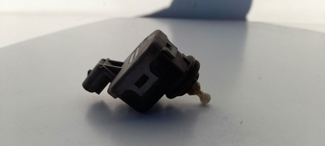 Corretor da luz 90590665 OPEL