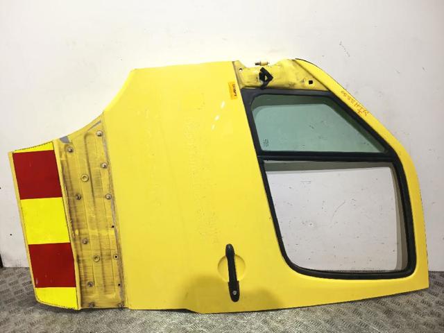 Porta dianteira esquerda 9067200005 MERCEDES