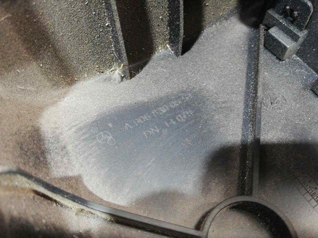 Grelha direita de ventilação de salão no "painel de instrumentos" 9068300554 MERCEDES