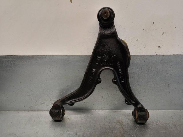 Braço oscilante inferior esquerdo de suspensão dianteira 9140095 VOLVO