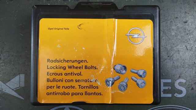 Parafuso de roda 9162914 OPEL