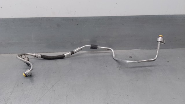 Mangueira de aparelho de ar condicionado, desde o vaporizador traseiro até o compressor 9182778 BMW