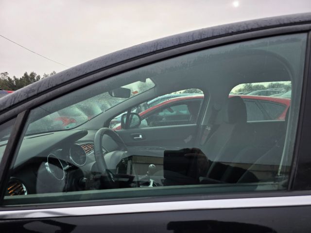 Vidro da porta dianteira esquerda 9201N7 PEUGEOT