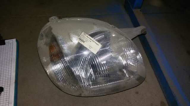 Luz esquerda 9210502010 HYUNDAI