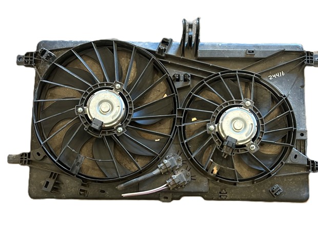 Ventilador (roda de aletas) do radiador de esfriamento esquerdo 921201371R RENAULT