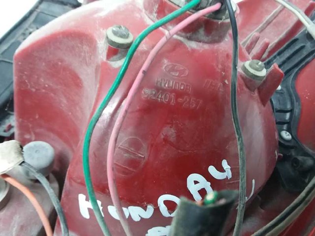 Lanterna traseira esquerda 92401257 HYUNDAI