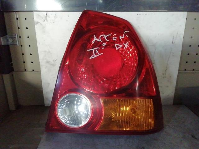 Lanterna traseira direita 924021E088 HYUNDAI