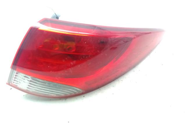Lanterna traseira direita externa 924022Y000 HYUNDAI