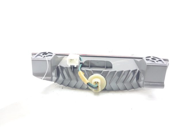 Sinal de parada traseiro adicional para KIA Rio JB