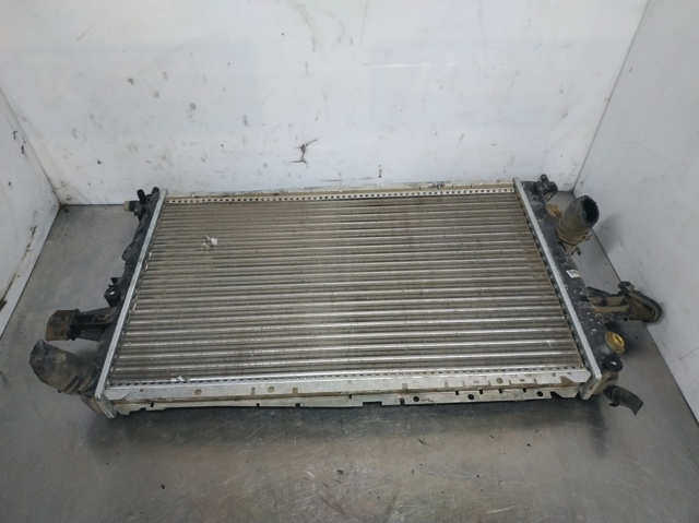 Radiador de esfriamento de motor 93174625 OPEL