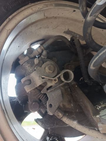 Suporte do freio traseiro esquerdo 93183696 OPEL
