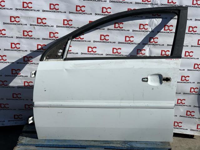 Porta dianteira esquerda 93186031 OPEL