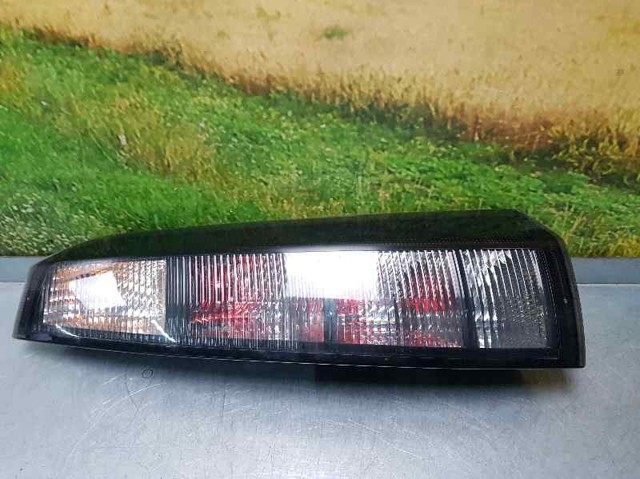 Lanterna traseira direita 93187880 OPEL