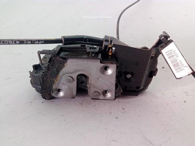 Fecho da porta dianteira direita 93457081 RENAULT