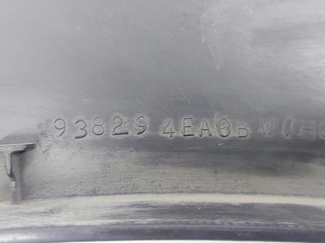 Expansor esquerdo (placa sobreposta) de arco do pára-lama traseiro 938294EA0A NISSAN