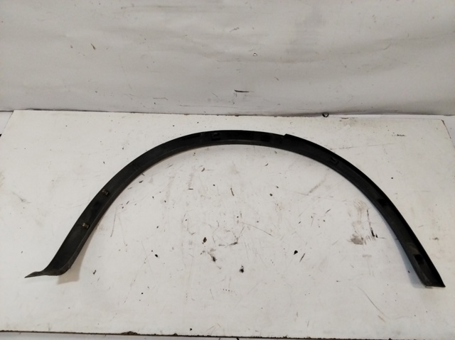 Expansor esquerdo (placa sobreposta) de arco do pára-lama traseiro 93829JD000 NISSAN