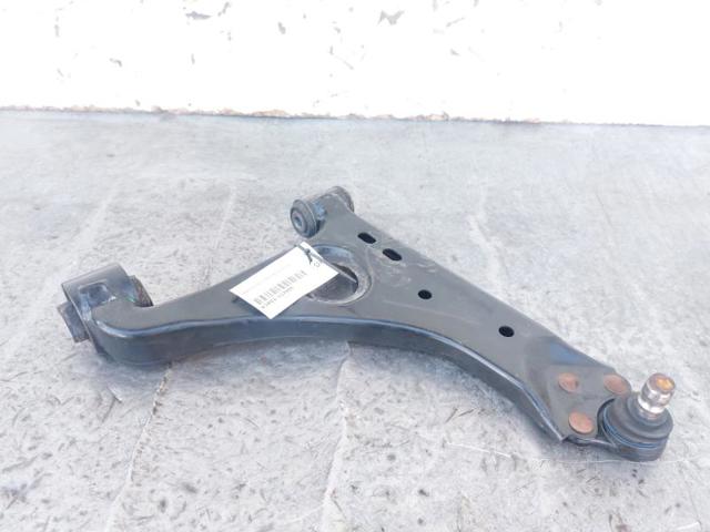Braço oscilante inferior direito de suspensão dianteira 94540669 OPEL