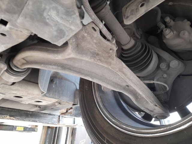 Braço oscilante inferior esquerdo de suspensão dianteira 94544265 GM