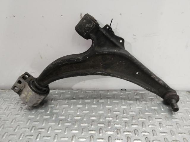 Braço oscilante inferior direito de suspensão dianteira 94544266 GM