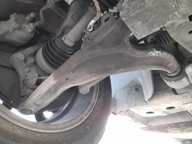 Braço oscilante inferior direito de suspensão dianteira 94544266 GM