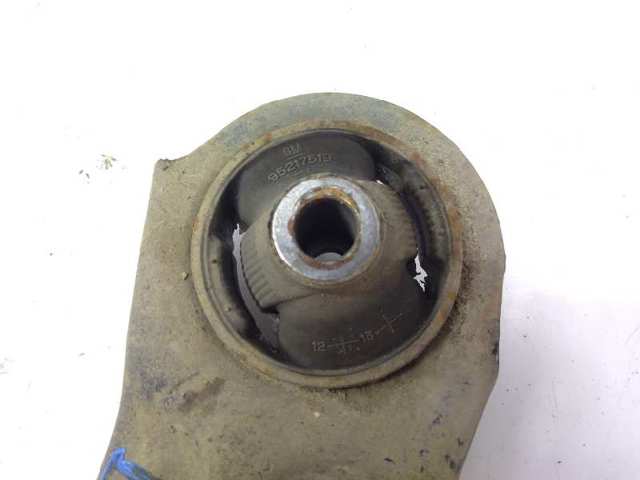 Braço oscilante inferior direito de suspensão dianteira 95017036 GM