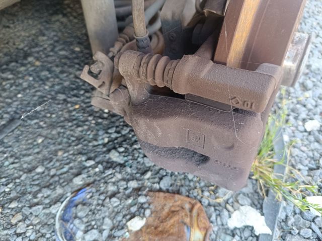 Suporte do freio traseiro direito 95517075 OPEL