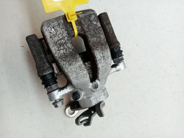 Suporte do freio traseiro direito 95517075 OPEL