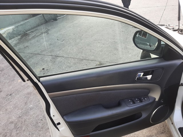 Motor de acionamento de vidro da porta dianteira esquerda 95969080 GM