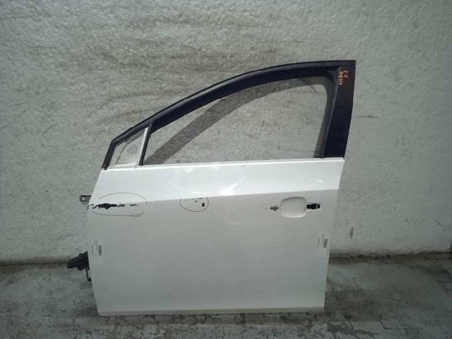 Porta dianteira esquerda 95987757 GM