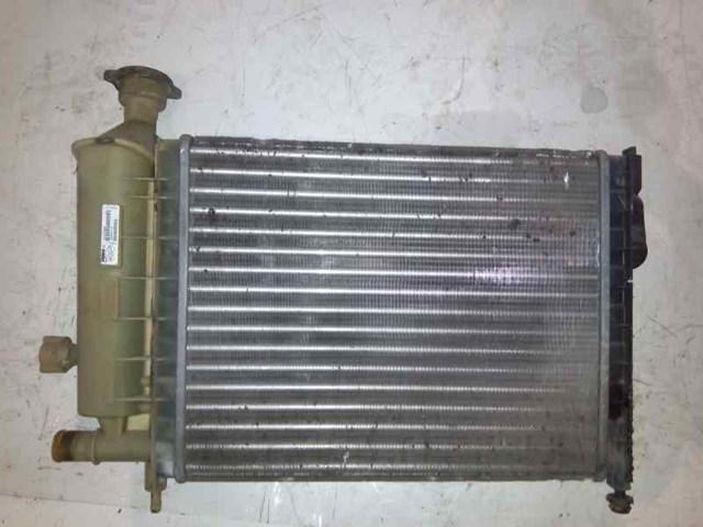 Radiador de esfriamento de motor 96082116 PEUGEOT