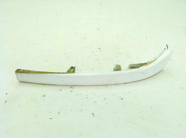 Ripa (placa sobreposta) da luz esquerda 9618254677 PEUGEOT