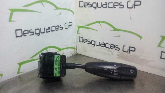 Comutador direito instalado na coluna da direção 96230798 GM