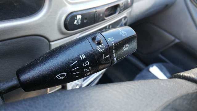 Comutador direito instalado na coluna da direção 96230798 GM