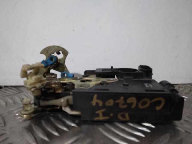 Fecho da porta dianteira esquerda 96272640 GM