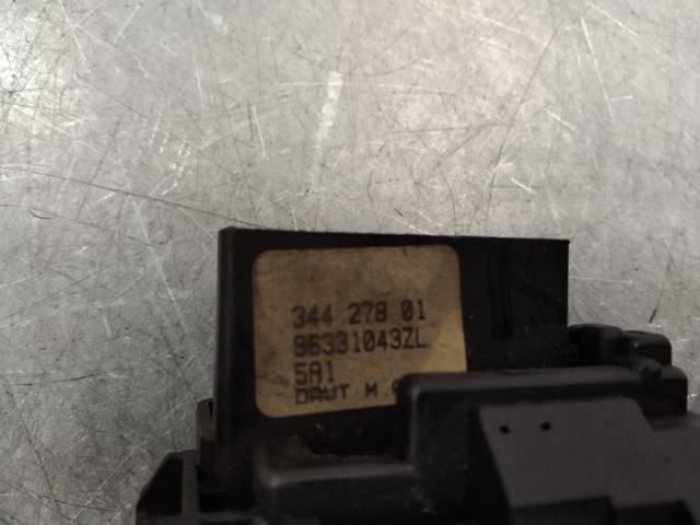 Comutador direito instalado na coluna da direção 96331043ZL PEUGEOT