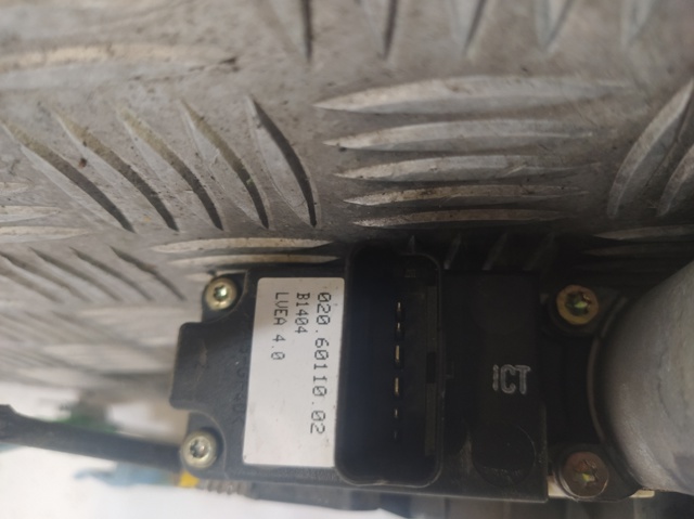 Mecanismo de acionamento de vidro da porta dianteira esquerda 9641241380 PEUGEOT