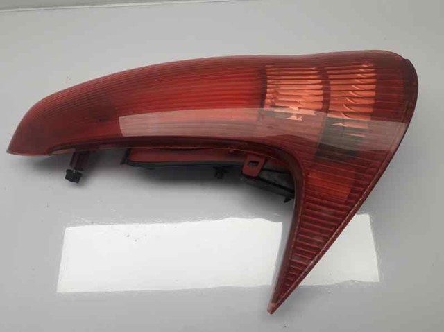 Lanterna traseira esquerda 9641540677 PEUGEOT