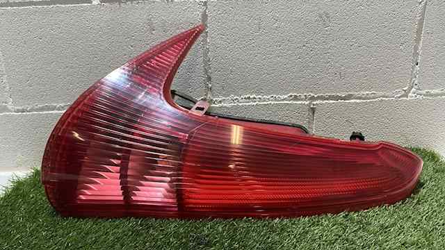 Lanterna traseira esquerda 9641540677 PEUGEOT