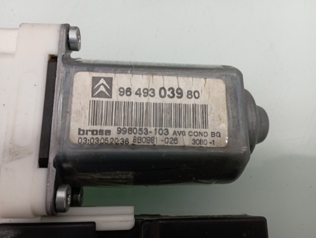 Motor de acionamento de vidro da porta dianteira esquerda 9649303980 PEUGEOT