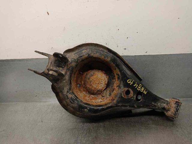 Braço oscilante inferior direito de suspensão traseira 96626410 GM