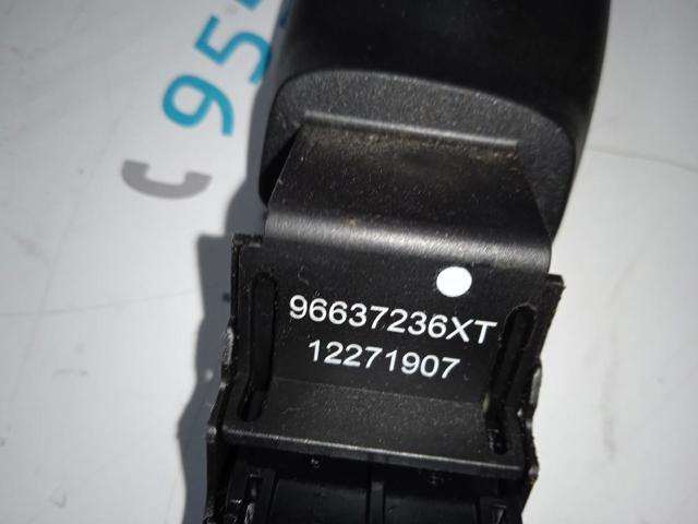 Comutador instalado na coluna da direção, de controlo do sistema de áudio 96637236XT PEUGEOT